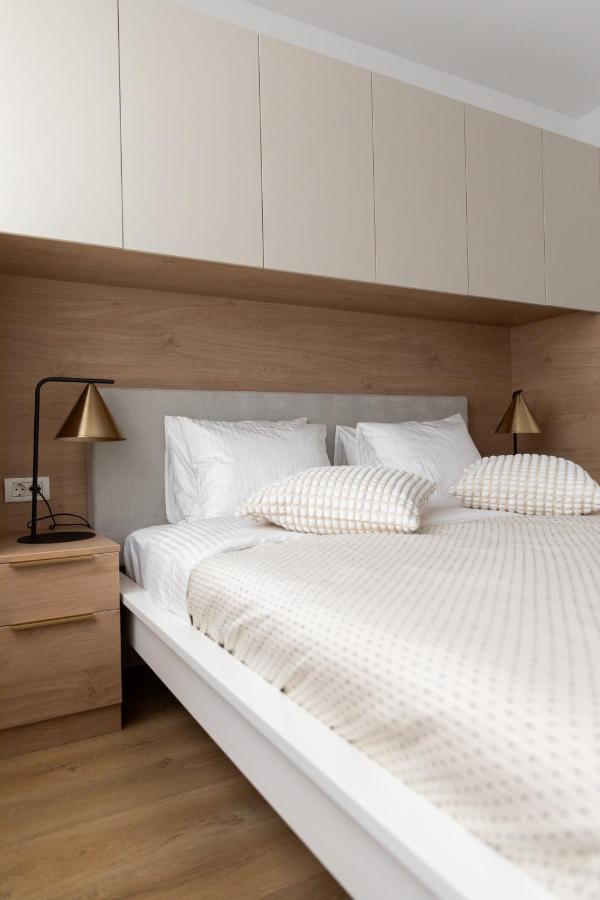 Studio 8 I One Bedroom Apartment I Airport I Therme オトペニ エクステリア 写真
